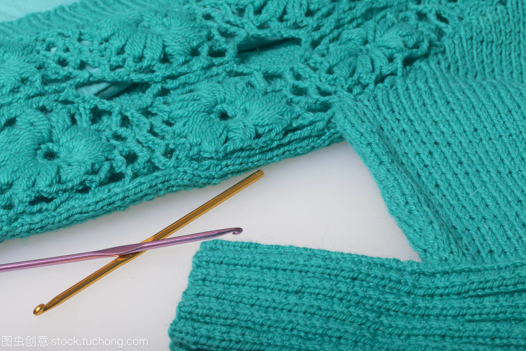 針織藝術(shù) 當(dāng)翡翠色與螺紋串交織于成品之上